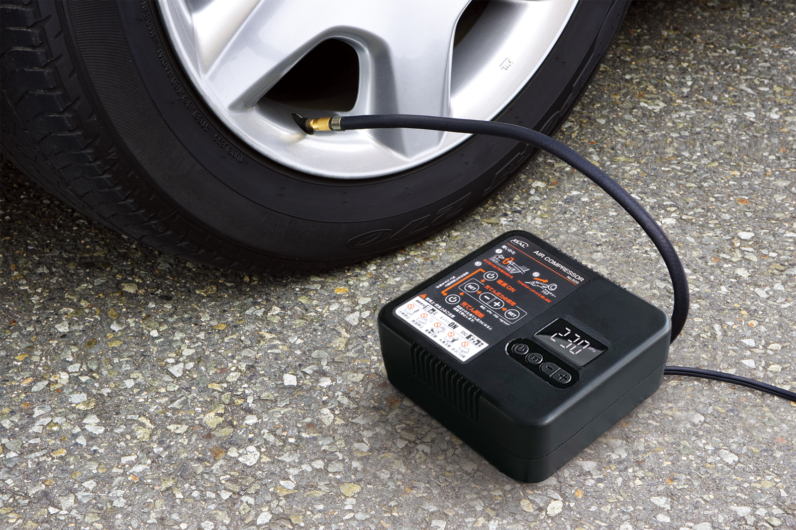 空気の入れすぎ・不足を防ぐ！車のタイヤ空気入れの正しいやり方とコツ