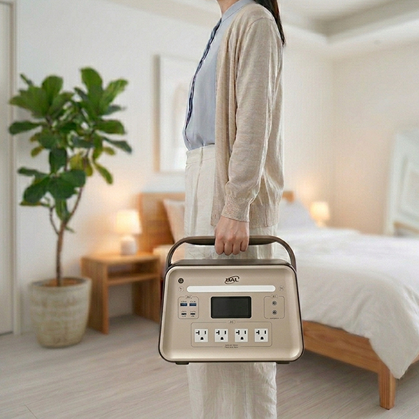 固体電池ポータブル電源 1200W_メイン8